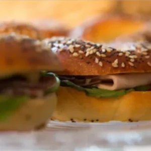 Mini-Bagel-charcuterie-12-pièces