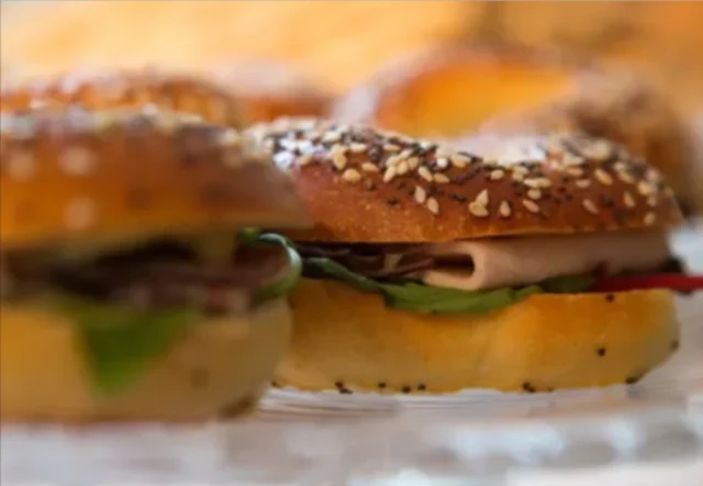 Mini-Bagel-charcuterie-12-pièces